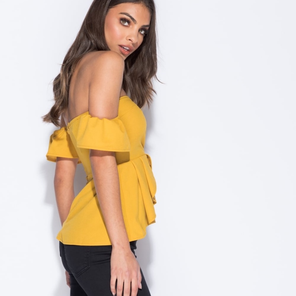 SALE! Last One!NWT Peplum Keyhole Off Shoulder Top - Picture 4 of 6